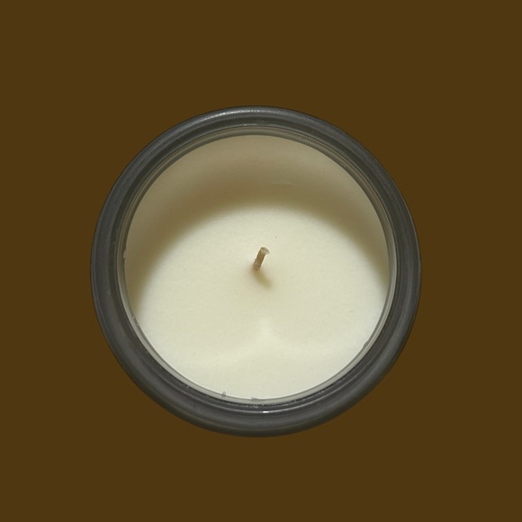 Hometrends Dark Amber & Peony Frosted Jar Candle - Picture 3 of 3
